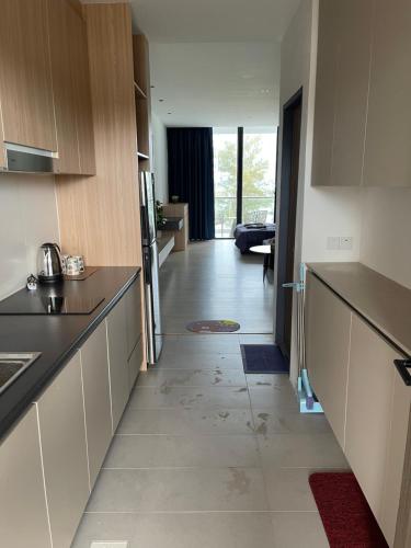 Kuchyň nebo kuchyňský kout v ubytování Sematan Roxy Beach Apartment