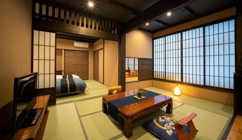 Posezení v ubytování Kawaichiya Ryokan