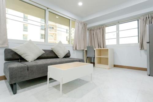Ruang duduk di Bangkok Sukhumvit Rama Residency