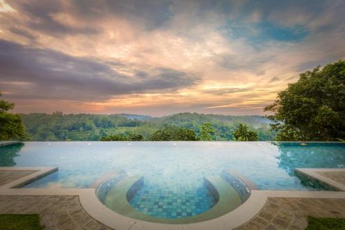 Бассейн в Heavensa Luxury Villas and Suites by The Clarks или поблизости