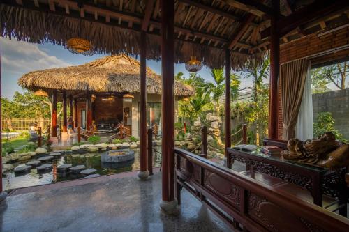 a villa with a pool and a resort at Lá Retreat near Ba Na Hills in Thôn Phước Sơn