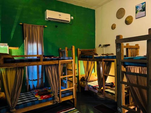 Ein Bett oder Betten in einem Zimmer der Unterkunft Dreamy Hostel Arugambay