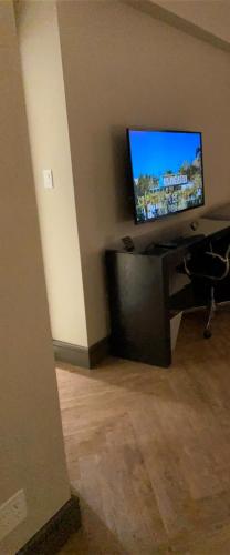 TV a/nebo společenská místnost v ubytování Hollywood Hotel
