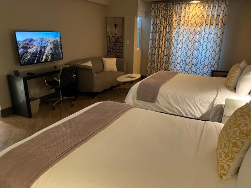 TV a/nebo společenská místnost v ubytování Hollywood Hotel