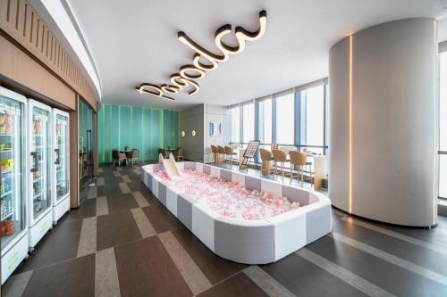 重慶市にあるPagoda Hotel Chongqing Jiefangbeiのギャラリーの写真