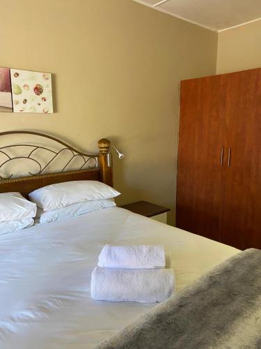 Ένα ή περισσότερα κρεβάτια σε δωμάτιο στο St. Lucia Safari Lodge