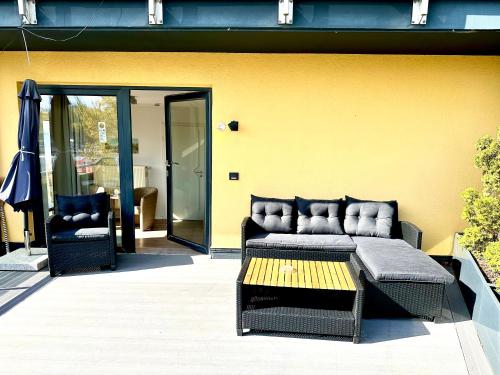 a wicker bed sitting next to a yellow wall at Seaside-Strandhotel in Timmendorfer Strand