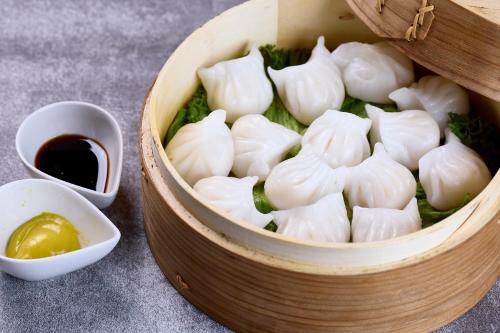a wooden bowl of dumplings and a bowl of soy sauce at 3s HOTEL ATSUGI in Atsugi