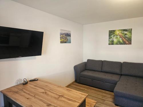 a living room with a couch and a flat screen tv at Ferienwohnung Melissa in Unter Feuchten