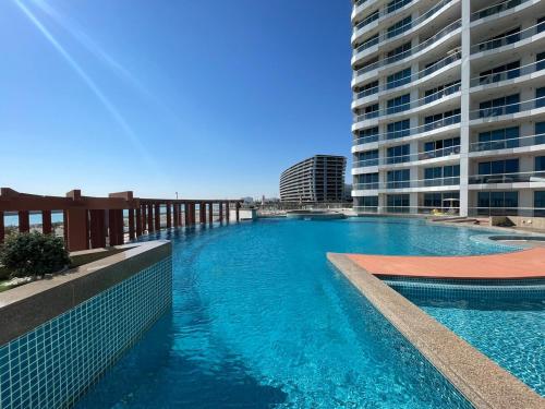 Gallery image of Grand Pool, 1 Bedroom Sea View Apartment in Dilmunia Island