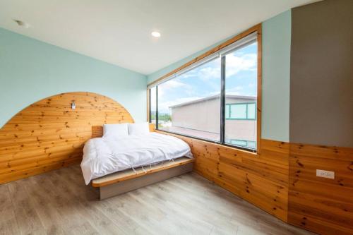 Una cama o camas en una habitación de 峰樹屋
