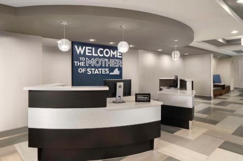 Лобби или стойка регистрации в Hampton Inn Stafford / Quantico-Aquia