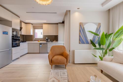 a living room with a chair and a kitchen at Los Suites in Antalya