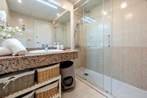 Bilik mandi di Cozy & Chic Suite - Relax - Beach & Pool - Portaventura