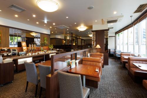 a restaurant with tables and chairs and a bar at Hotel Sardonyx Tokyo in Tokyo