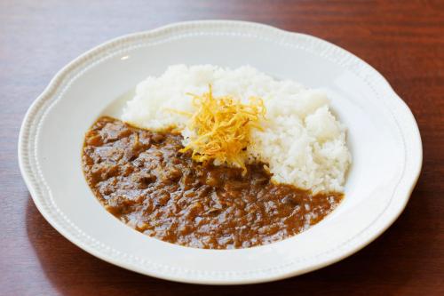 a bowl of rice with chili and cheese on a table at Hotel Sardonyx Tokyo in Tokyo