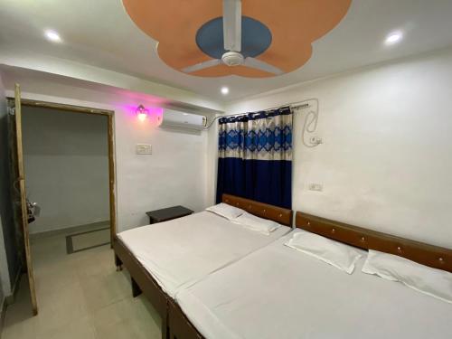 Cama o camas de una habitación en New Hotel Yatri Niwas