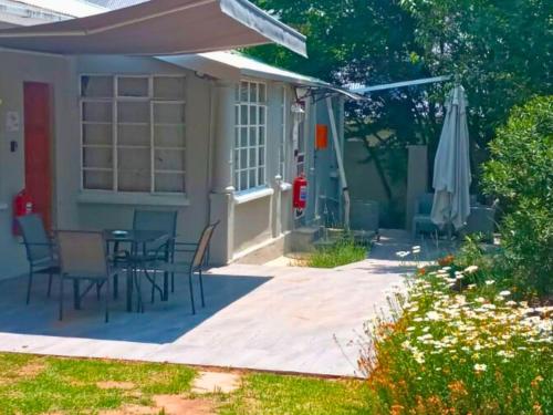 Κήπος έξω από το The Browns' Luxury Suites & Cottage
