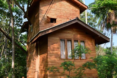 a wooden house with a window on the side of it at Wilpattu Tree House in Wilpattu