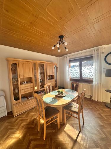 a kitchen and dining room with a table and chairs at Grand appartement au cœur de la région alsacienne in Schweighouse-sur-Moder