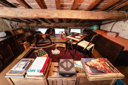 an attic room with a pile of books on a table at Casa Luisa, relax con vista panoramica in Schio