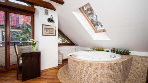 Wołodyjowskiego - Mokotów with jacuzzi, Sun & Snow