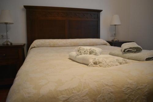 a bedroom with two beds with pillows on them at Apartamentos Bodeguetas in Constantina