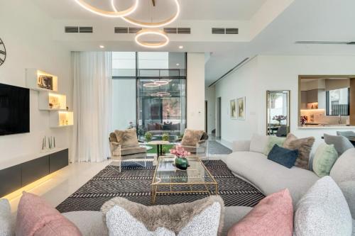 a living room with a couch and a table at Dubai Luxury 4BR Villa in Murooj Al Furjan in Dubai