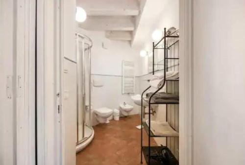 Ένα μπάνιο στο La casa di Elvira2