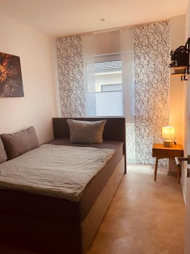 a small bedroom with a bed and a window at Apartmenthaus Windland in Pouch