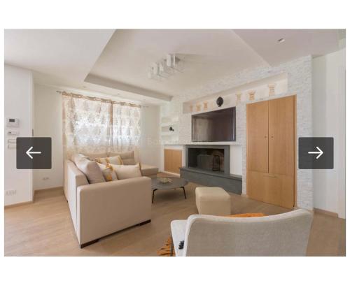 a living room with a couch and a table at Villa Ilaria in Capitolo