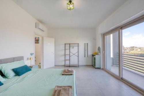 a bedroom with a bed and a large window at Stanza doppia vicino ospedale di Tricase - Palazzo Credaro in Tutino