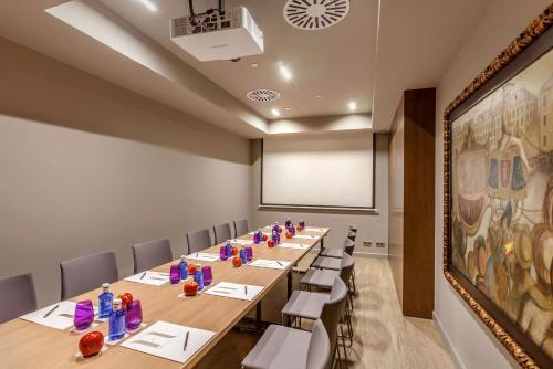 a conference room with a long table and chairs at Barceló Emperatriz in Madrid