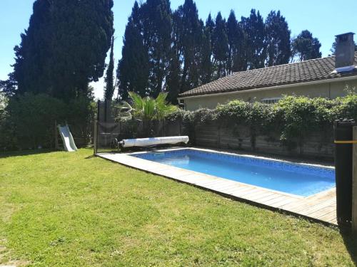 Air-conditioned house garden parking pool