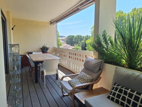 Le Rambot - appartement de charme avec grande terrasse parking centre ville - proche Bellegarde