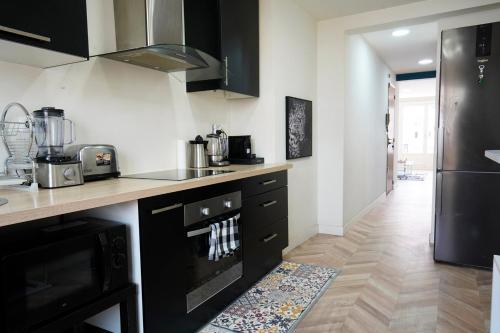 Bright Apartment with Balcony Downtown Marseille