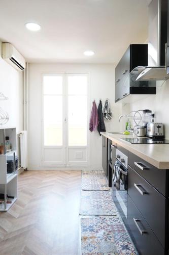 Bright Apartment with Balcony Downtown Marseille