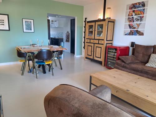 Le Rambot - appartement de charme avec grande terrasse parking centre ville - proche Bellegarde