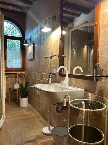 a bathroom with a sink and a mirror at Villa Il Pensierino in Manciano
