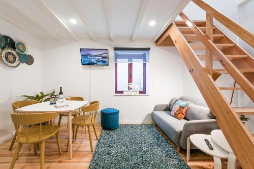 a living room with a couch and a table at GuestReady - Easygoing Pool to River in Bandeira