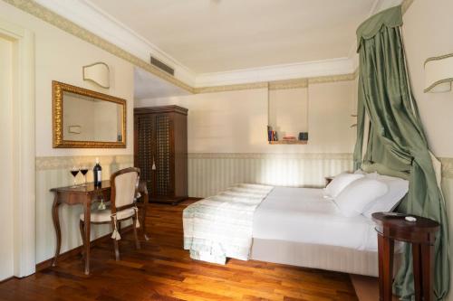 Postel nebo postele na pokoji v ubytování Relais Parco Dei Cavalieri Assisi
