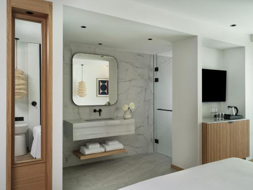 Μια τηλεόραση ή/και κέντρο ψυχαγωγίας στο InterContinental Crete by IHG