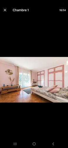 Ένα ή περισσότερα κρεβάτια σε δωμάτιο στο Villa Martégale