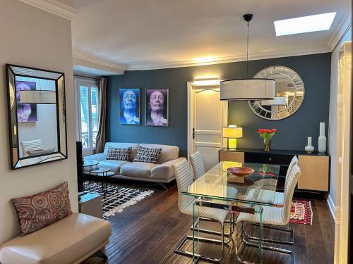 Hideaway Retreat Eiffel Tower