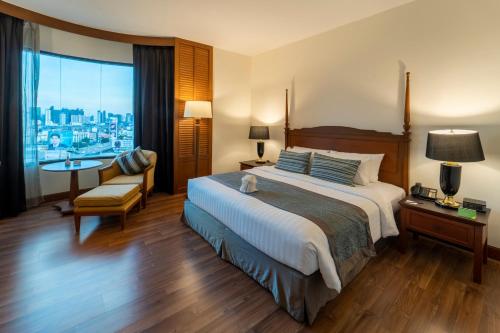 Ένα ή περισσότερα κρεβάτια σε δωμάτιο στο Century Park Hotel
