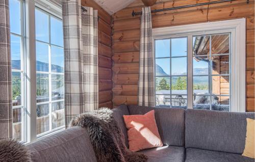 Χώρος καθιστικού στο Amazing Home In Lesjaskog With Wifi