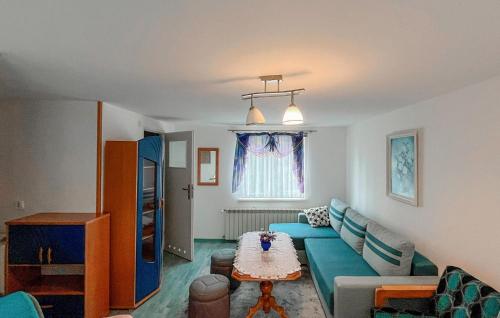 Χώρος καθιστικού στο Awesome Apartment In Dziwnów With Wifi