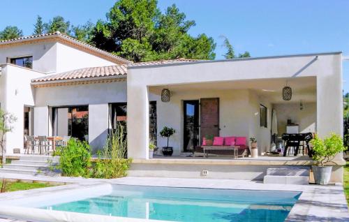 Amazing Home In Villeneuve Les Avignon