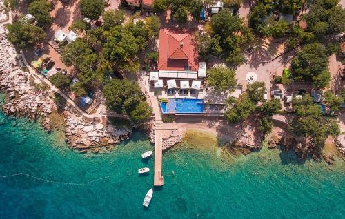 Beautiful Stacaravan In Glavotok