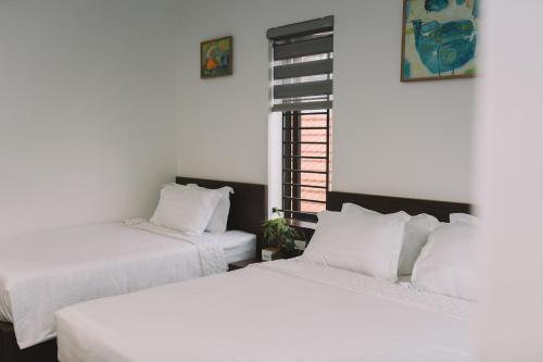 two beds sitting next to each other in a room at Tamcoc TK Hotel & Homestay in Ninh Binh